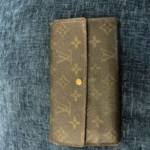 Louis Vuitton, Sarah wallet
